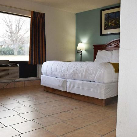 American Best Inn By Oyo I-35 Perry Near Lake Mcmurtry מראה חיצוני תמונה