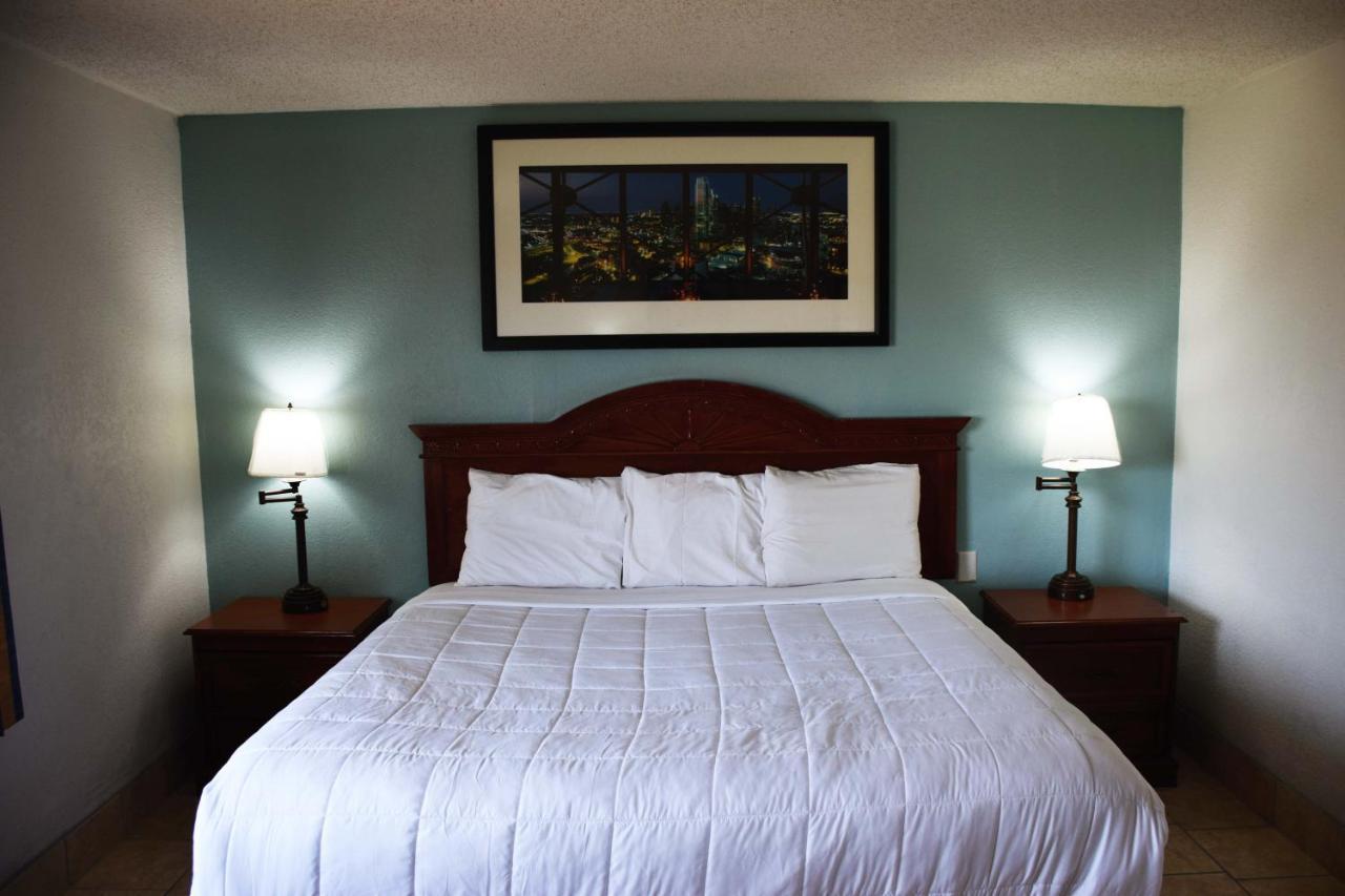 American Best Inn By Oyo I-35 Perry Near Lake Mcmurtry מראה חיצוני תמונה