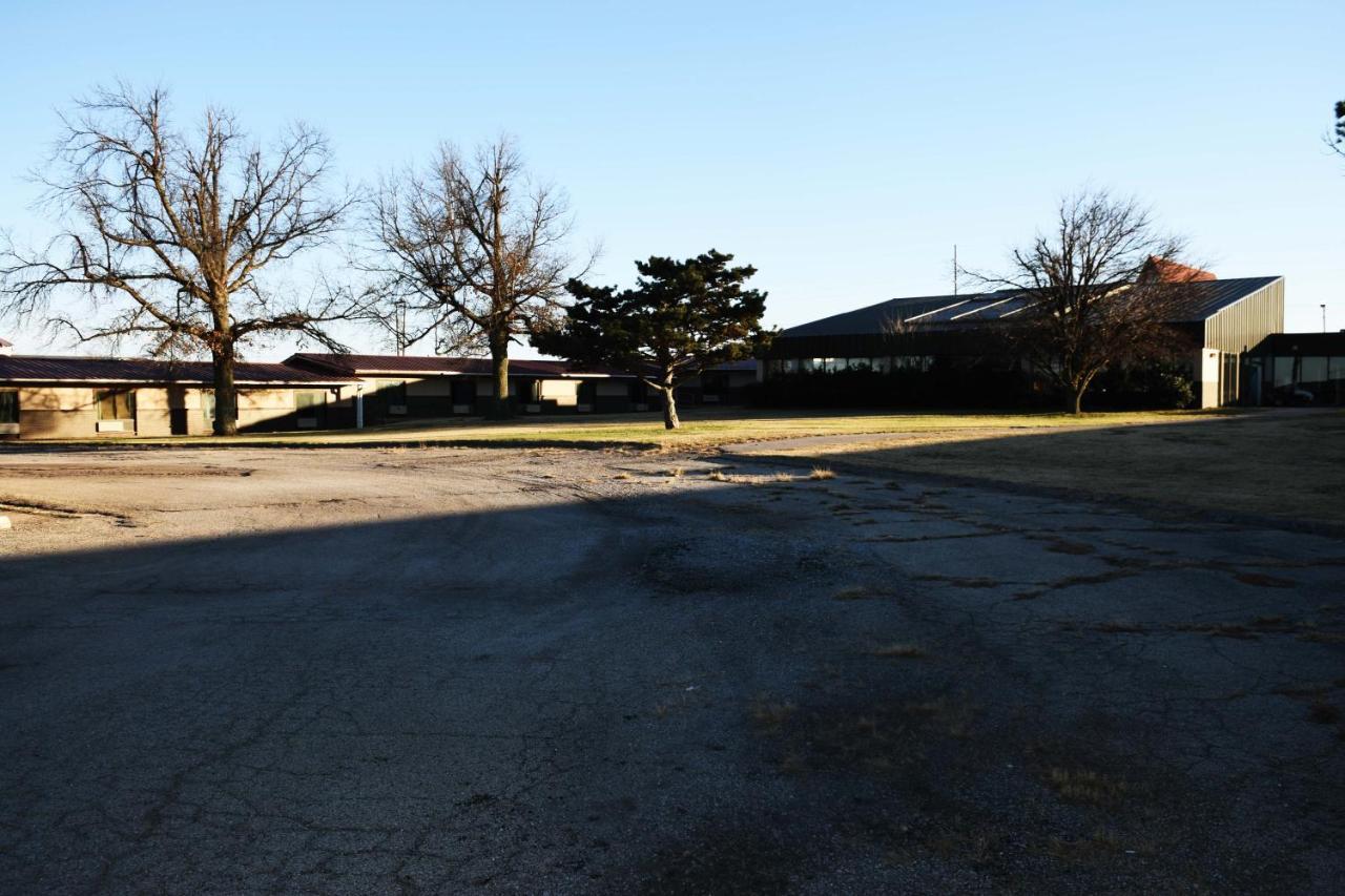 American Best Inn By Oyo I-35 Perry Near Lake Mcmurtry מראה חיצוני תמונה