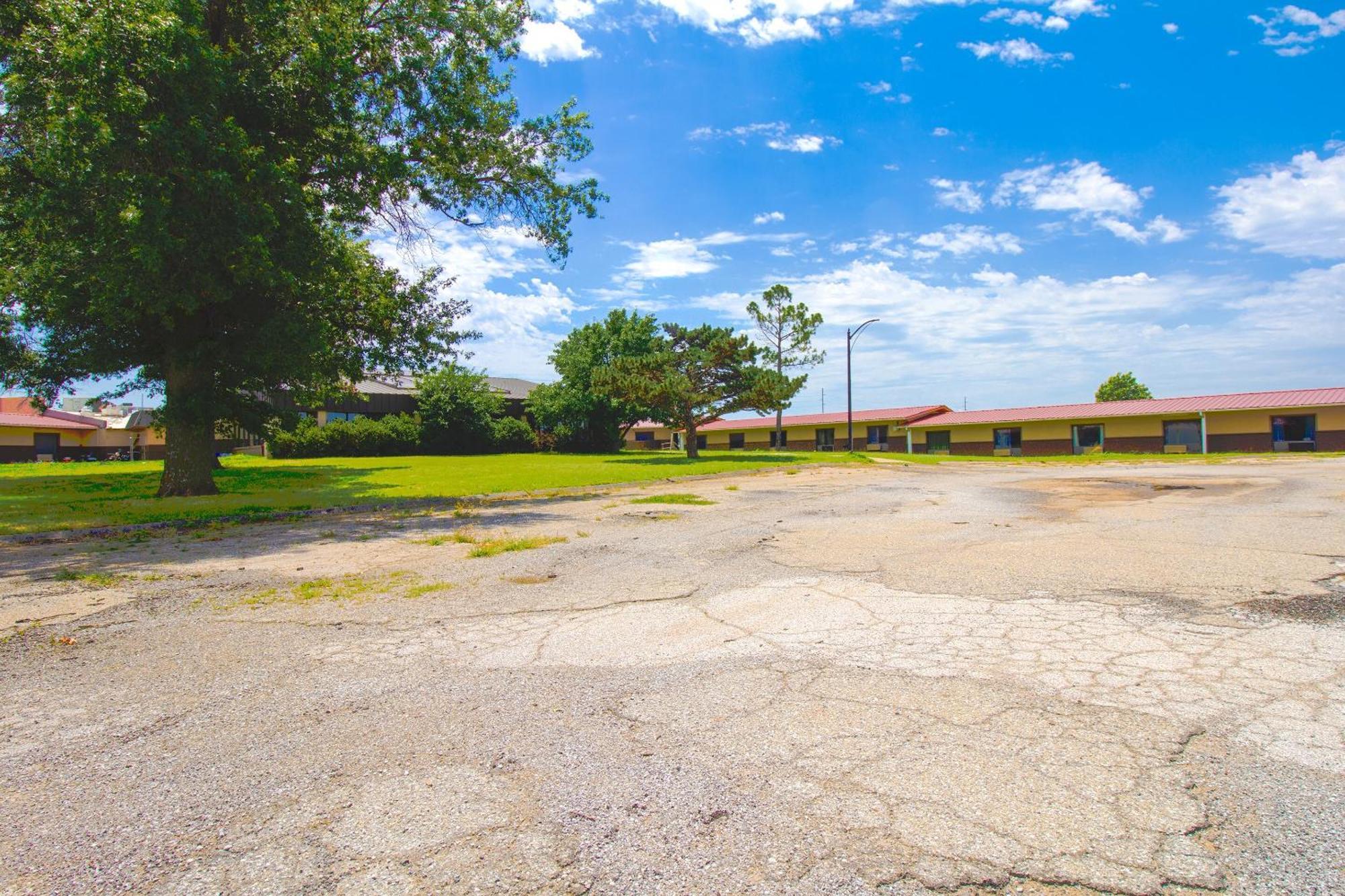 American Best Inn By Oyo I-35 Perry Near Lake Mcmurtry מראה חיצוני תמונה