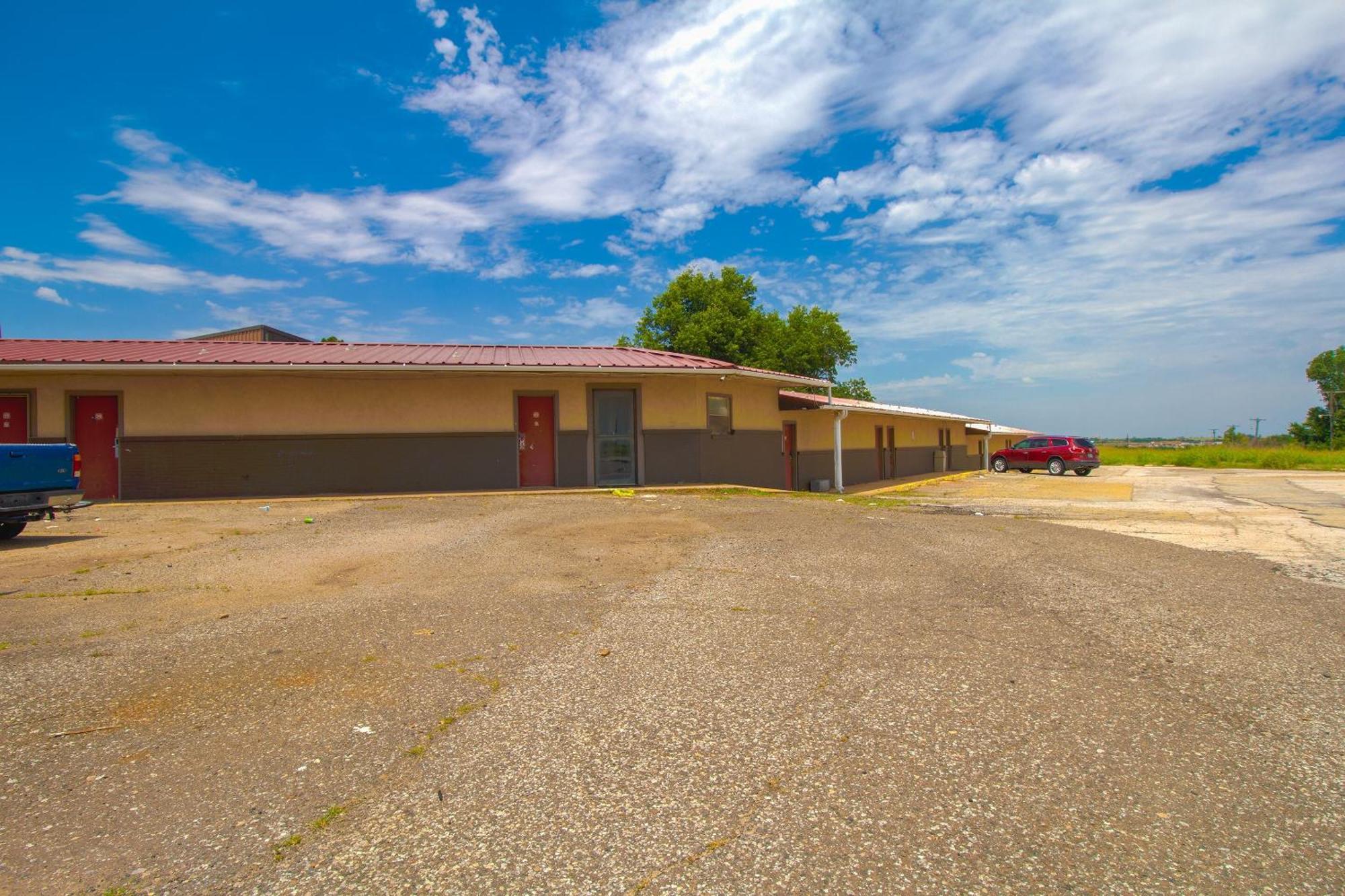 American Best Inn By Oyo I-35 Perry Near Lake Mcmurtry מראה חיצוני תמונה