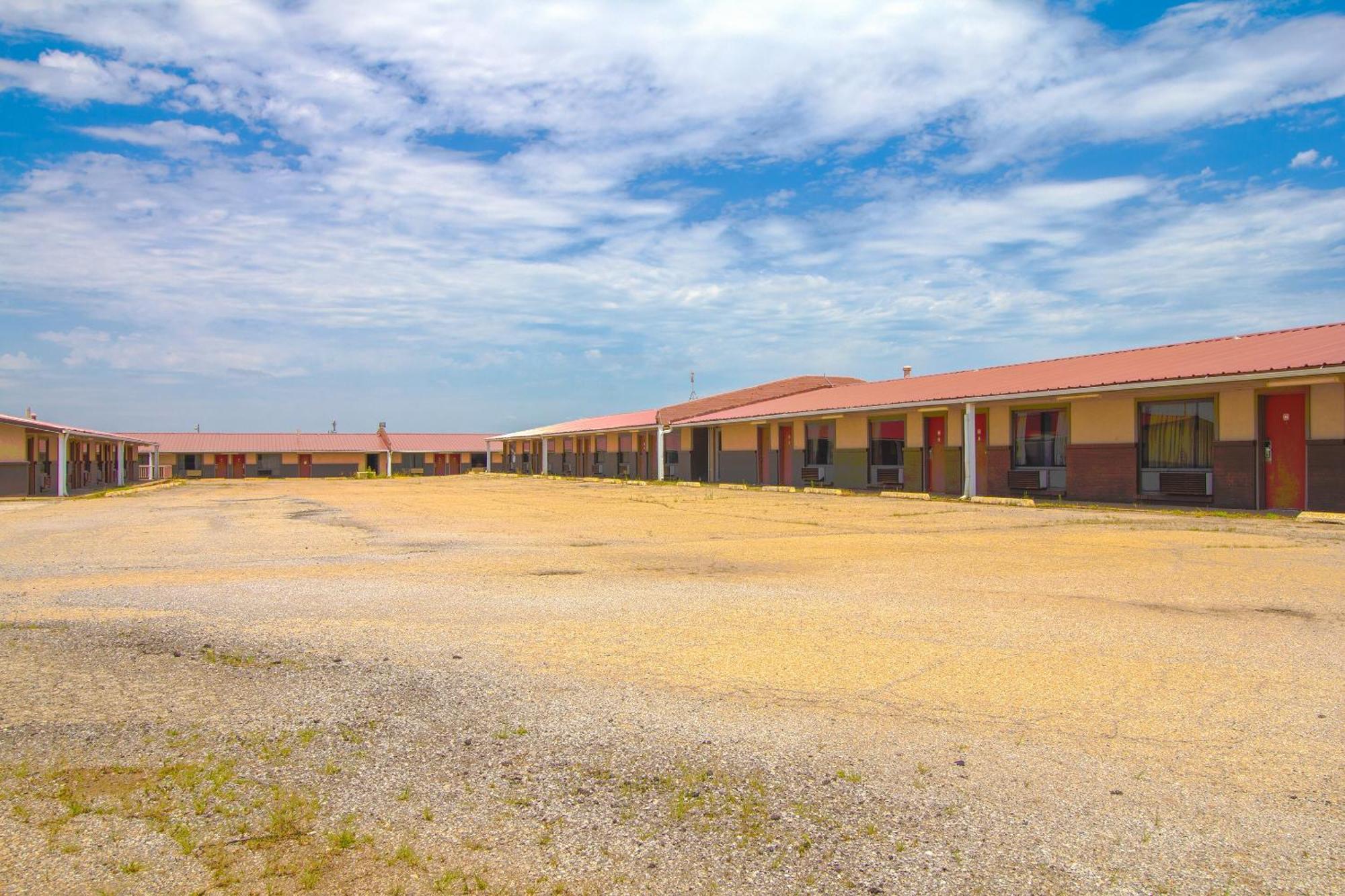 American Best Inn By Oyo I-35 Perry Near Lake Mcmurtry מראה חיצוני תמונה